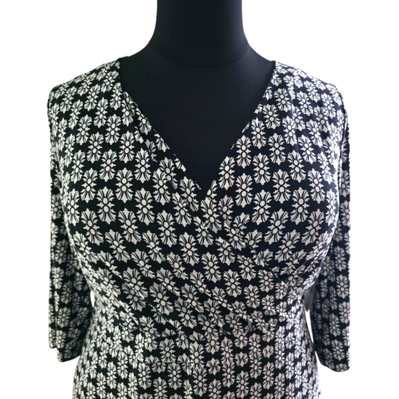 Catherines Women's Plus Floral Knit Black White Turquoise Long Dress Size 0X - Picture 3 of 6